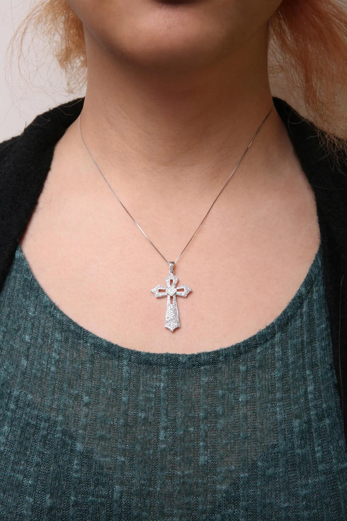 .925 Sterling Silver 1.00 Cttw Diamond Fleur De Lis Cross 18" Pendant Necklace